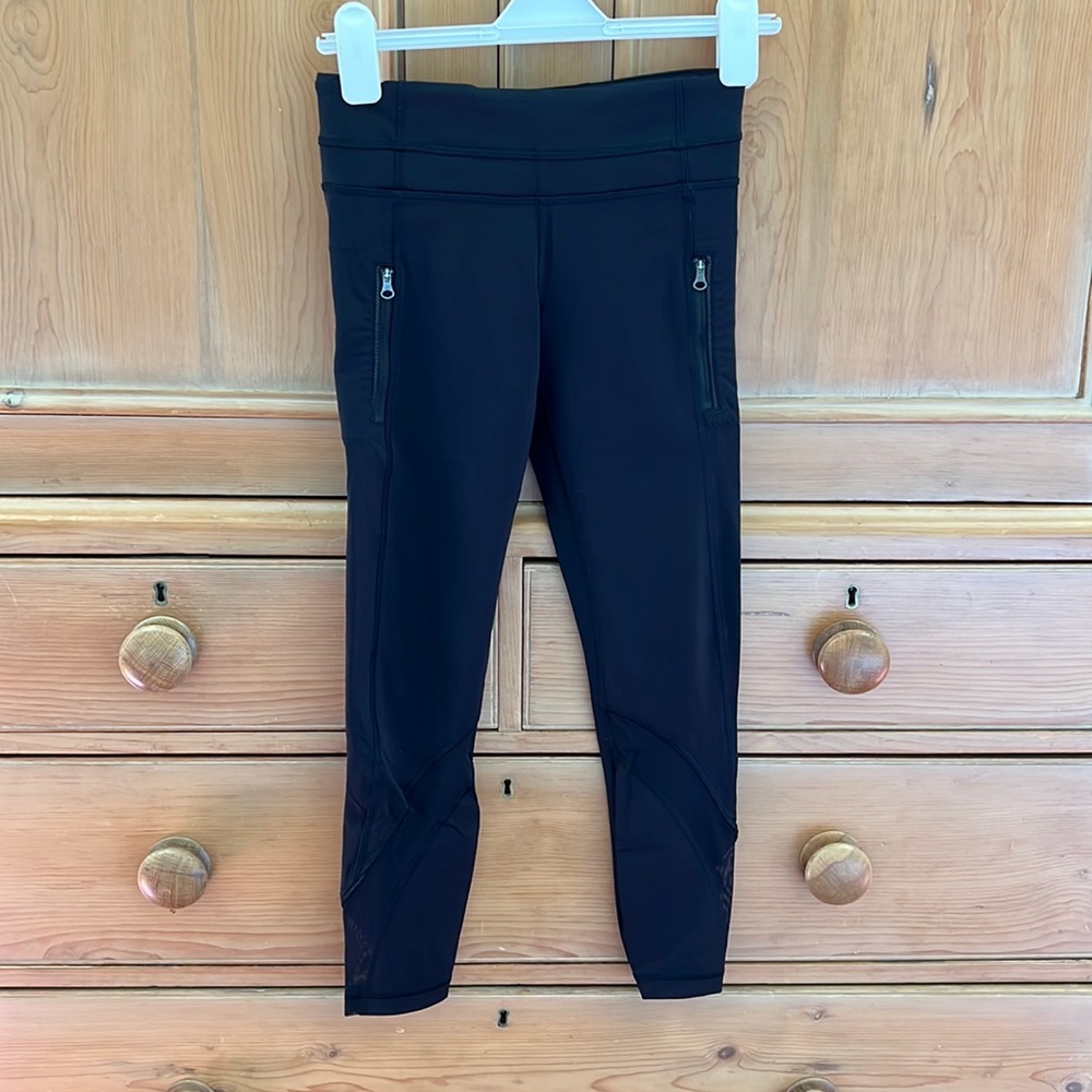 Black, size 4, pace runner leggings. Used, excellent condition.